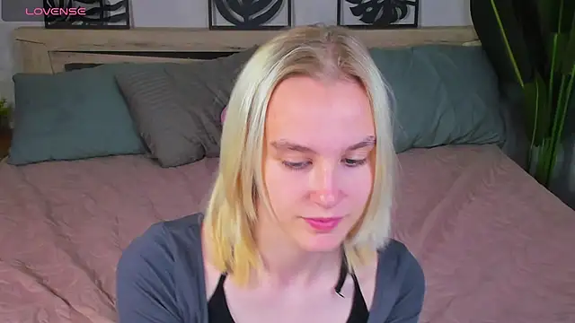 Snapshot of Carolin_Miller chatting on September 25, 2025, 8:40 am Carolin Miller online show from September 25, 2025, 8:40 am