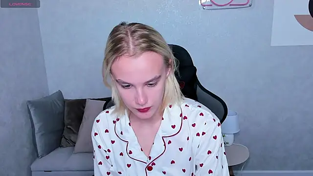 Snapshot of Carolin_Miller chatting on September 26, 2025, 8:07 am Carolin Miller online show from September 26, 2025, 8:07 am