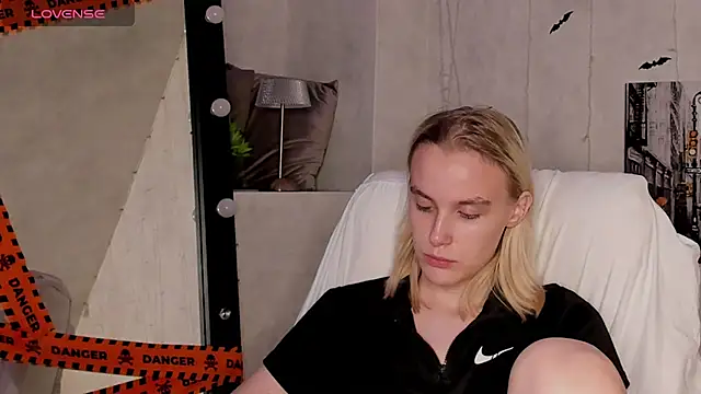 Snapshot of Carolin_Miller chatting on November 13, 2025, 10:25 am Carolin Miller online show from November 13, 2025, 10:25 am