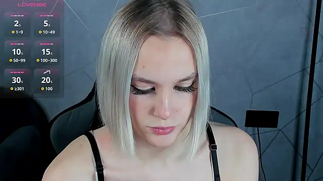 Snapshot of Carolin_Miller chatting on December 3, 2025, 9:40 am Carolin Miller online show from December 3, 2025, 9:40 am