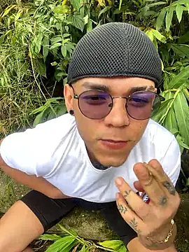jhosepMoreno online show from April 29, 2026, 6:25 pm