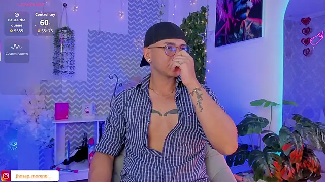 jhosepMoreno online show from April 30, 2026, 1:17 pm
