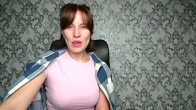 Snapshot of Kelly_Kisss chatting on November 24, 2025, 6:02 am Kelly Kisss online show from November 24, 2025, 6:02 am