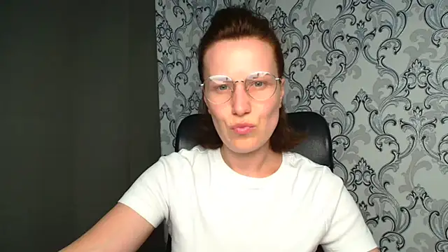 Kelly Kisss online show from June 24, 2026, 11:09 am