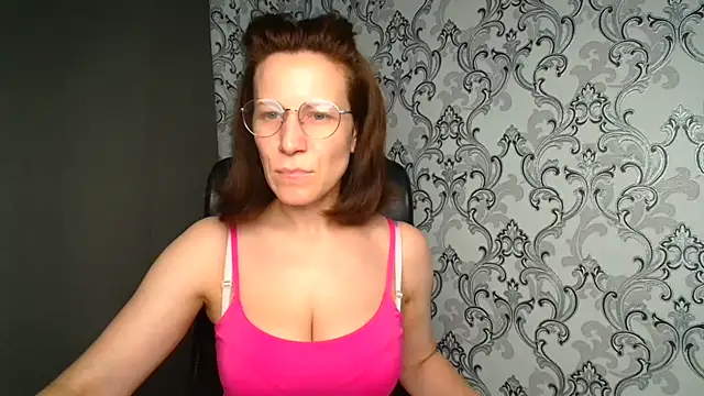 Kelly Kisss online show from July 4, 2026, 8:20 am