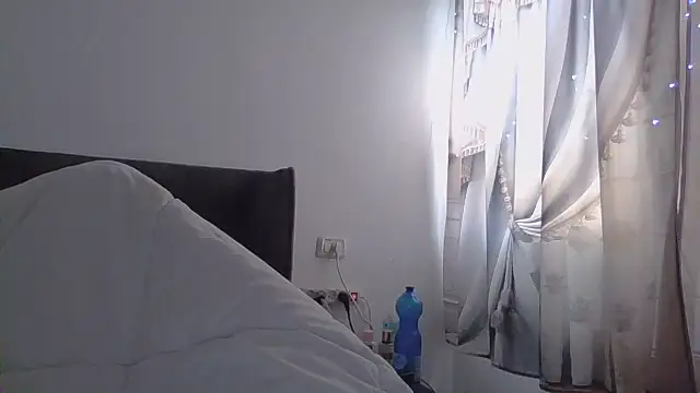 maayanlevi2 online show from March 10, 2026, 7:13 am