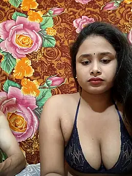 Seducing couple online show from March 18, 2026, 5:05 pm