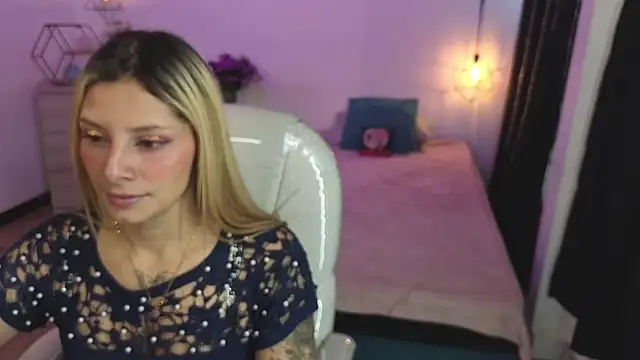 Jennaa Cooper online show from November 17, 2025, 6:57 pm