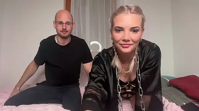 Snapshot of Foxy_Bite chatting on September 27, 2025, 8:03 pm Foxy Bite online show from September 27, 2025, 8:03 pm