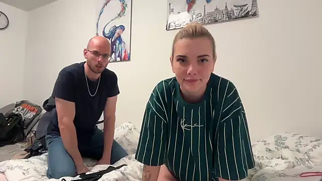 Snapshot of Foxy_Bite chatting on November 5, 2025, 9:04 pm Foxy Bite online show from November 5, 2025, 9:04 pm