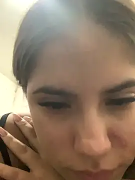 Snapshot of MiiluRosse chatting on November 28, 2025, 5:21 am MiiluRosse online show from November 28, 2025, 5:21 am