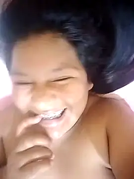 Snapshot of vea_m chatting on June 11, 2026, 12:19 am vea m online show from June 11, 2026, 12:19 am