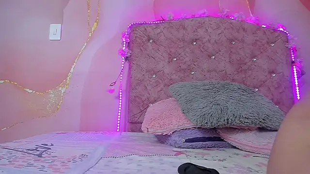 violet taylor  online show from January 8, 2026, 2:14 am