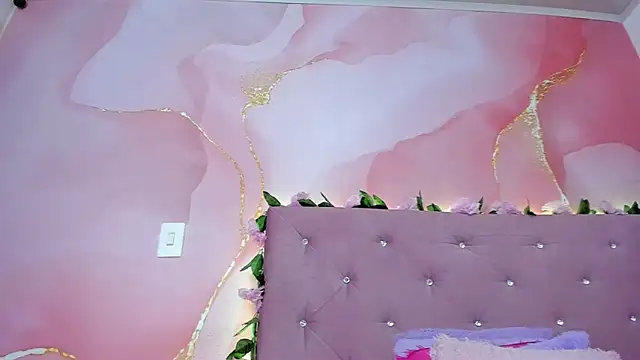 violet taylor  online show from June 25, 2026, 2:22 am