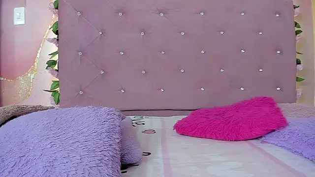 violet taylor  online show from June 27, 2026, 2:16 am