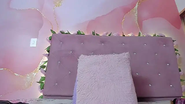 violet taylor  online show from July 13, 2026, 2:36 am