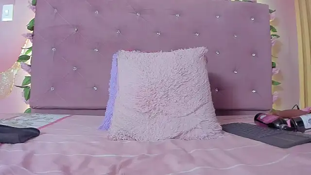 violet taylor  online show from July 15, 2026, 2:28 am