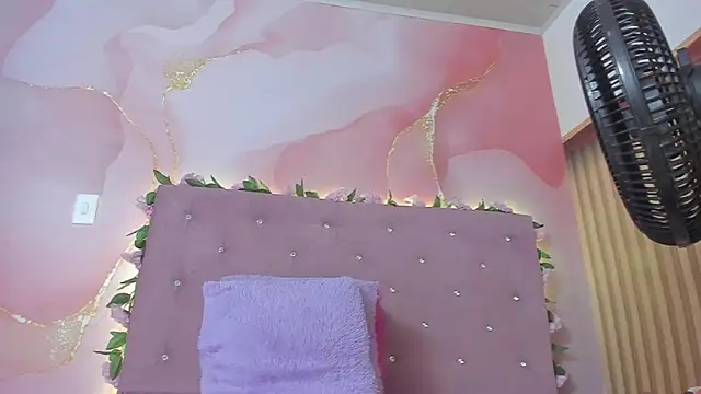 violet taylor  online show from August 4, 2026, 2:26 am