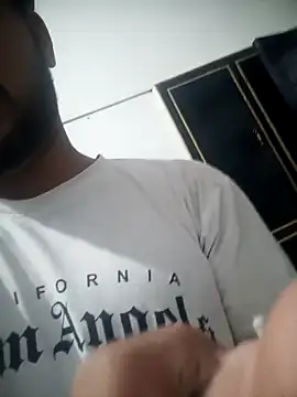 Kartikkartik8595 online show from November 4, 2025, 8:30 pm