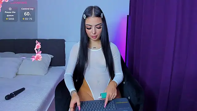 AshleyEttheenn online show from October 7, 2025, 6:27 pm