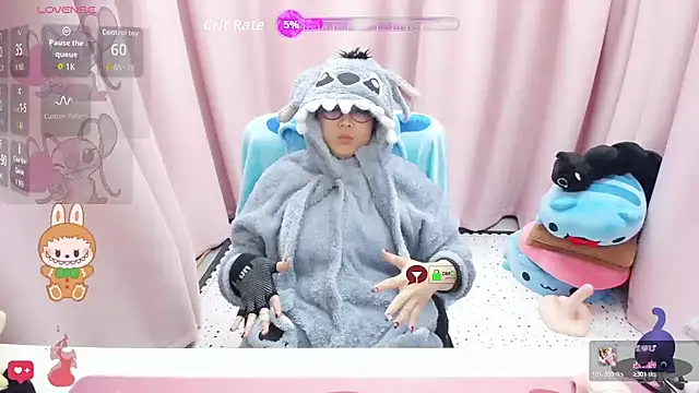 momoLoveLuna online show from March 18, 2026, 1:36 pm