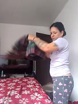 Abbyjoness21 online show from September 15, 2025, 1:11 pm