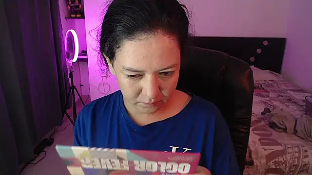 Abbyjoness21 online show from October 30, 2025, 10:16 am