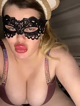 aydabella7777 online show from April 27, 2026, 10:19 pm