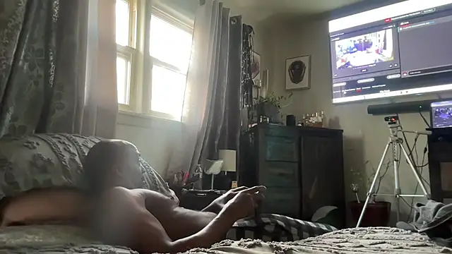 sexyred77713 online show from February 11, 2026, 9:31 pm