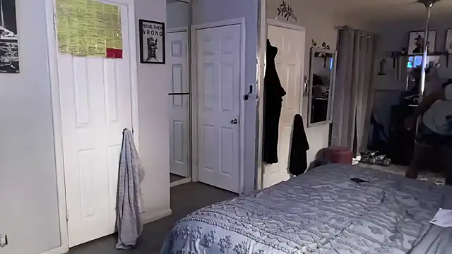 sexyred77713 online show from February 20, 2026, 9:15 pm