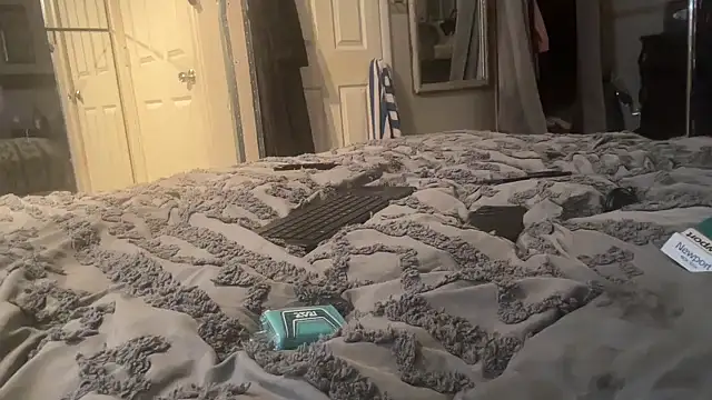 sexyred77713 online show from March 14, 2026, 3:12 am