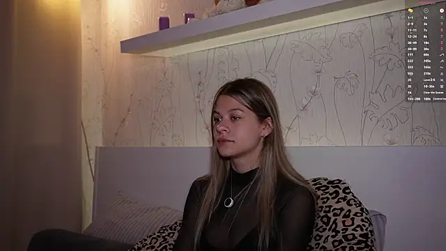 Snapshot of AnneVerity chatting on November 4, 2025, 7:35 pm AnneVerity online show from November 4, 2025, 7:35 pm