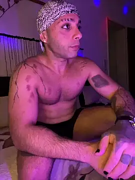 1Richrichard1 online show from June 12, 2026, 6:51 pm