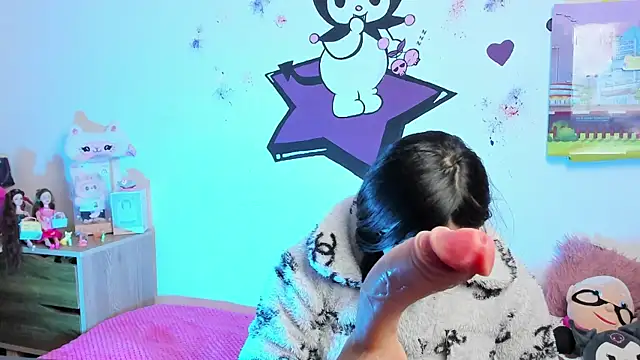 Alanaloiiss  online show from September 16, 2025, 4:46 am