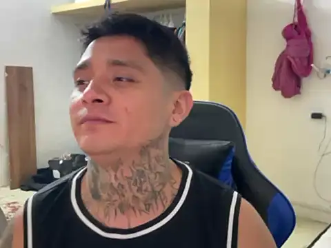 Snapshot of siilvestremx chatting on November 17, 2025, 11:32 pm siilvestremx online show from November 17, 2025, 11:32 pm