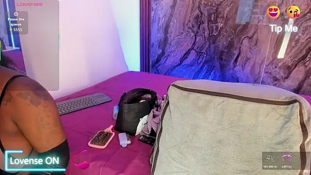 Snapshot of MiiaaCollinss chatting on November 11, 2025, 2:28 pm MiiaaCollinss online show from November 11, 2025, 2:28 pm