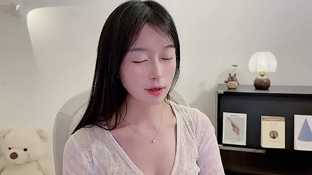 Onechestnut online show from December 1, 2025, 6:02 pm