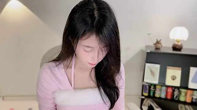 Onechestnut online show from December 21, 2025, 12:45 pm