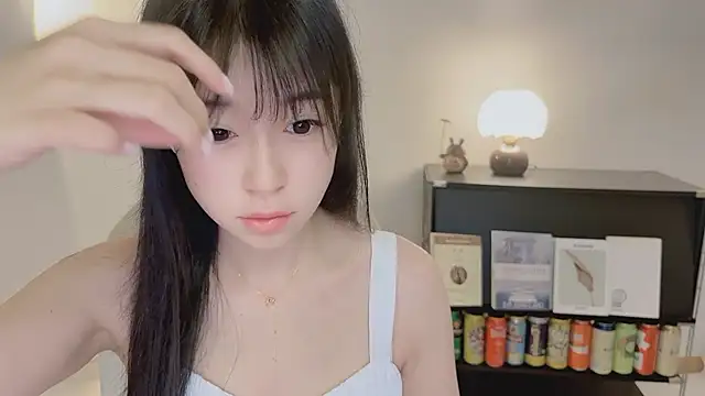 Snapshot of Onechestnut chatting on June 1, 2026, 2:35 am Onechestnut online show from June 1, 2026, 2:35 am