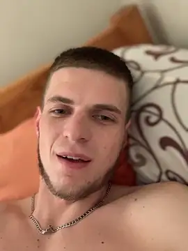 Snapshot of macho1347 chatting on October 10, 2025, 8:35 am macho1347 online show from October 10, 2025, 8:35 am