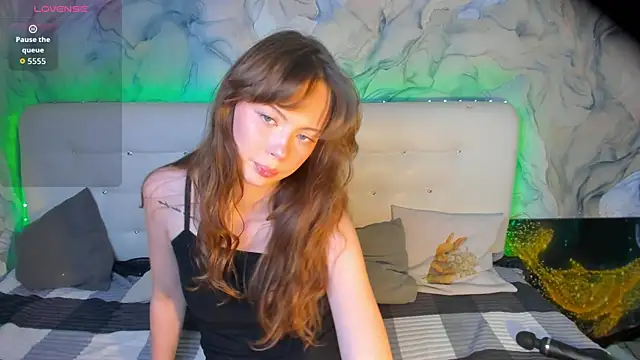 Snapshot of LolaMeddisson chatting on December 19, 2025, 9:11 pm LolaMeddisson online show from December 19, 2025, 9:11 pm