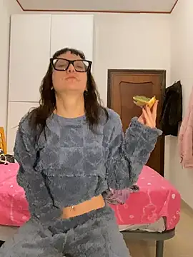 Snapshot of severingratty chatting on February 20, 2026, 12:18 am severingratty online show from February 20, 2026, 12:18 am