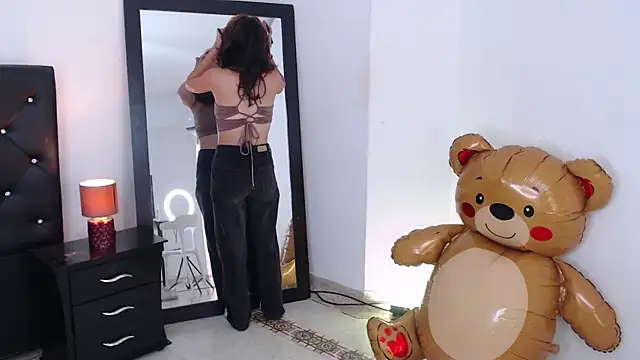 Snapshot of miascarlet_16 chatting on December 16, 2025, 1:38 pm miascarlet 16 online show from December 16, 2025, 1:38 pm