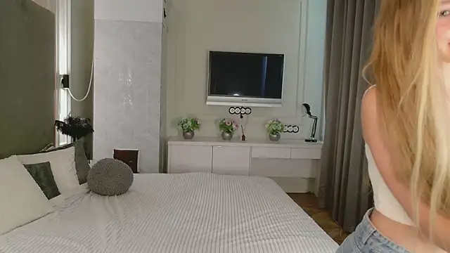 Snapshot of milaa_sun chatting on June 26, 2026, 4:06 am milaa sun online show from June 26, 2026, 4:06 am