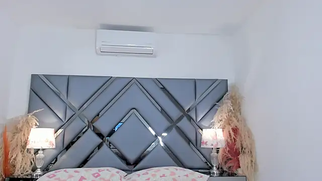 Milan LewisS online show from October 4, 2025, 12:03 pm