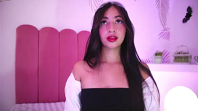 Snapshot of charlotterusso chatting on October 10, 2025, 2:27 pm charlotterusso online show from October 10, 2025, 2:27 pm