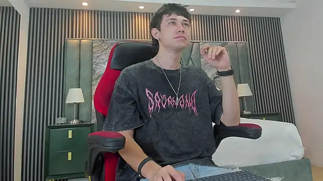 Snapshot of Michael_blue chatting on September 20, 2025, 12:28 pm Michael blue online show from September 20, 2025, 12:28 pm