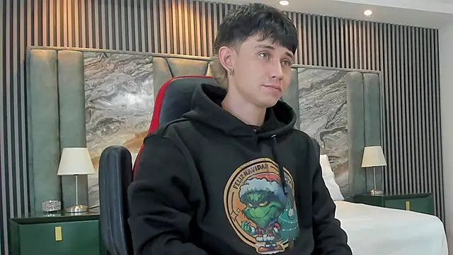 Snapshot of Michael_blue chatting on October 12, 2025, 12:04 pm Michael blue online show from October 12, 2025, 12:04 pm