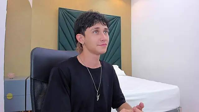 Michael blue online show from December 19, 2025, 12:01 pm