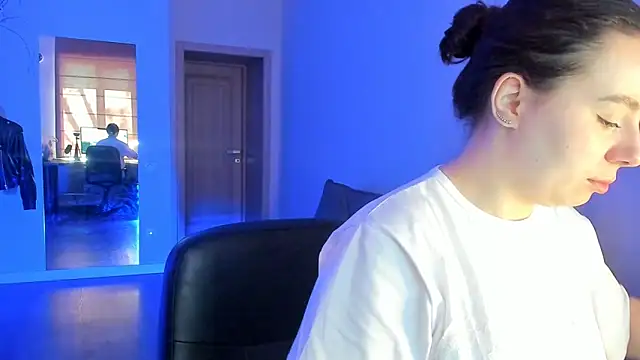 Snapshot of Di_na_Bell chatting on May 6, 2026, 5:46 am Di na Bell online show from May 6, 2026, 5:46 am